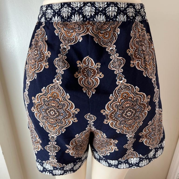 H&M Conscious Printed Short Shorts - Picture 5 of 8